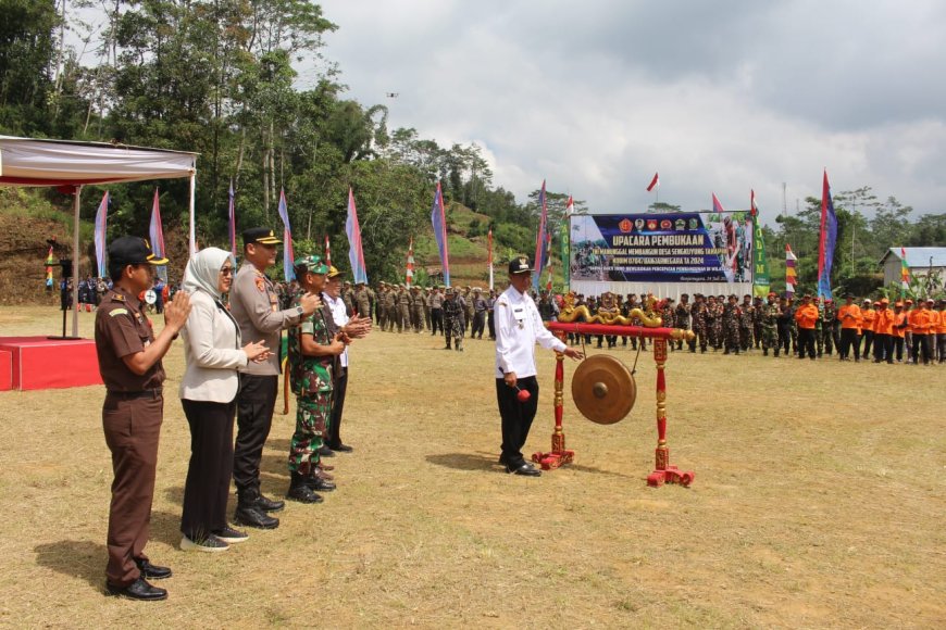 Pj  Bupati Banjarnegara Membuka kegiatan TMMD Sengkuyung Tahap III