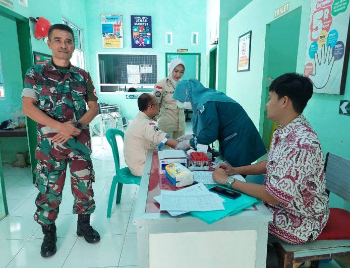Penyuluhan Kesehatan Cegah Kanker Serviks dan Payudara Serta Tes IVA