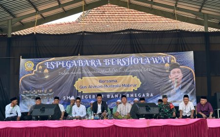 Bati Tuud Koramil 14/madukara Hadiri Pengajian Akbar Dan Sholawatan SMP N 3 Banjarnegara.