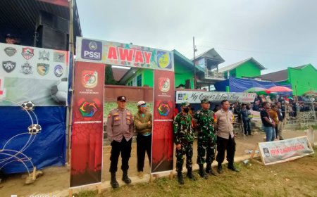 Babinsa Bersama Bhabinkmtibmas Karangkobar Melaksanakan Pengamanan Turnamen Sepak Bola 