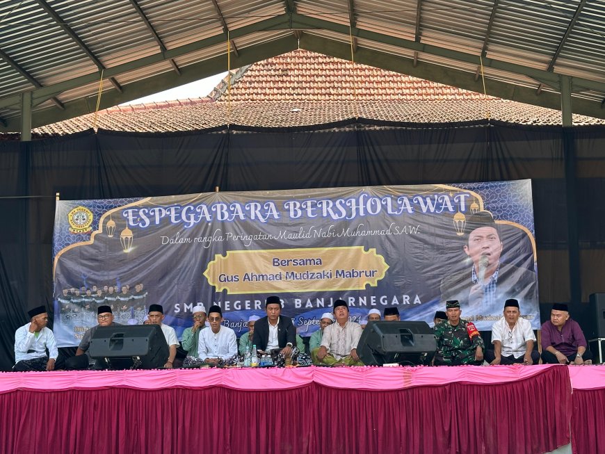 Bati Tuud Koramil 14/madukara Hadiri Pengajian Akbar Dan Sholawatan SMP N 3 Banjarnegara.