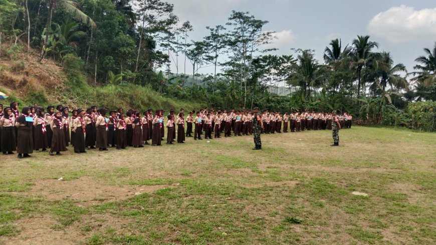Babinsa Koramil 11/Punggelan Bina Generasi Muda dengan Pendidikan Karakter 