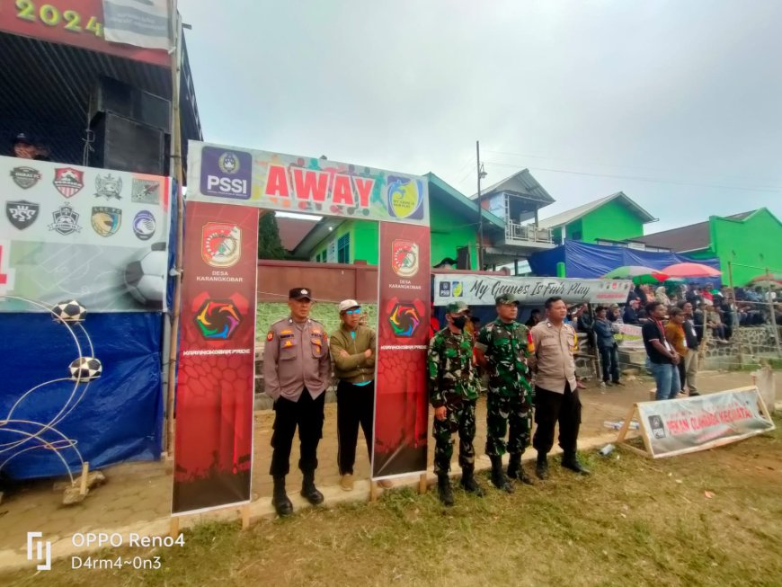 Babinsa Bersama Bhabinkmtibmas Karangkobar Melaksanakan Pengamanan Turnamen Sepak Bola 