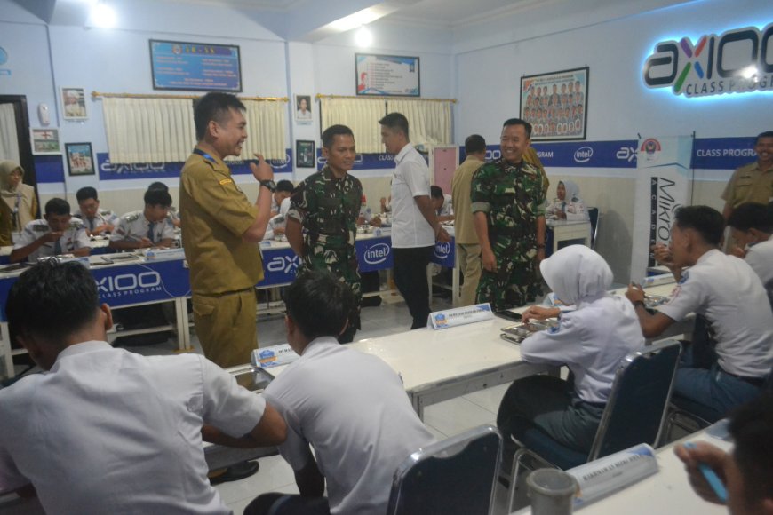 Dandim 0704 Banjarnegara Tinjau Langsung Hari Pertama Program Makan Bergizi Gratis di SMK Pancabakti 