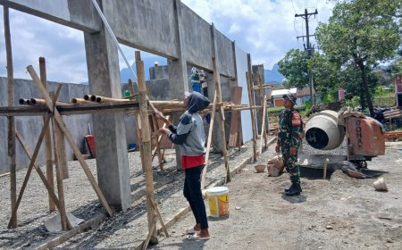 Perataan Lantai dan Pengacian Dinding KDKMP Medayu Didampingi Babinsa