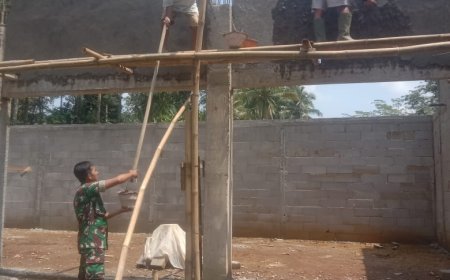 Dinding Depan Mulai Tertata KDKMP Desa Pekauman Kian Menampakkan Wajahnya