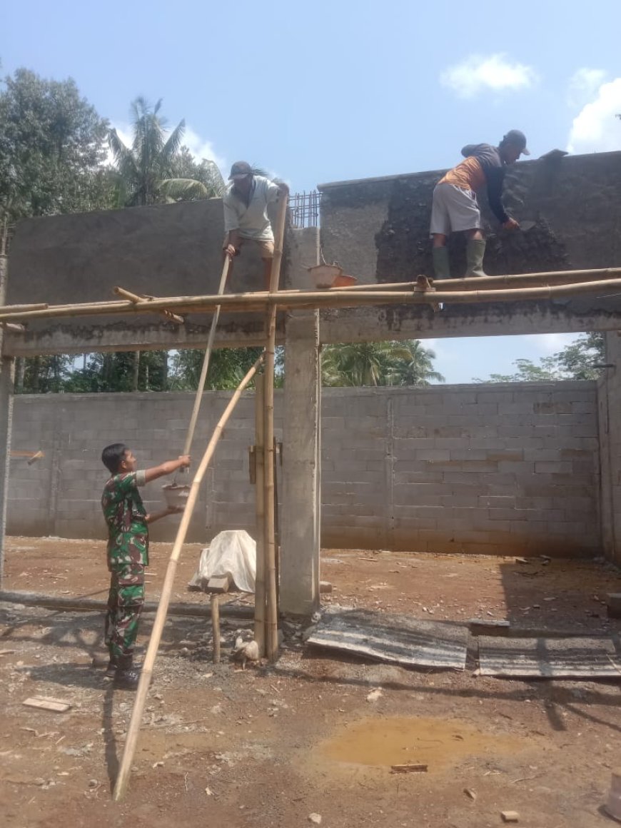 Dinding Depan Mulai Tertata KDKMP Desa Pekauman Kian Menampakkan Wajahnya